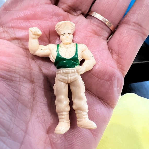 Vintage Mini Street Fighter Figures Vending Machine Rubber Lot of 4 size 1.5” - Picture 8 of 8